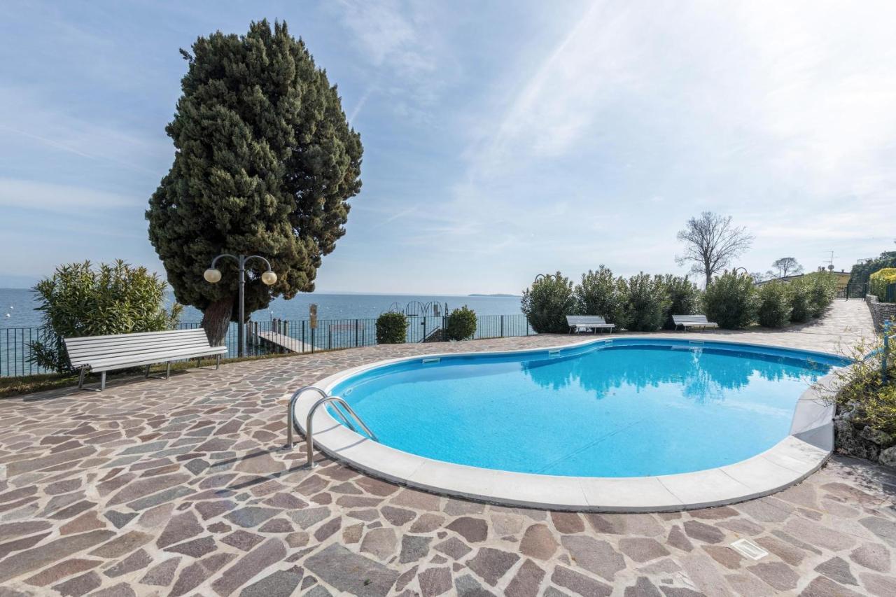 Front Lake Amazing View Manerba del Garda Esterno foto