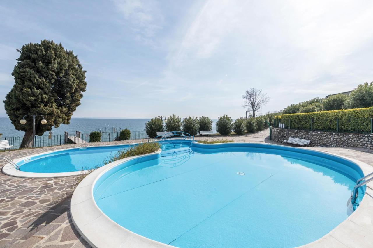 Front Lake Amazing View Manerba del Garda Esterno foto