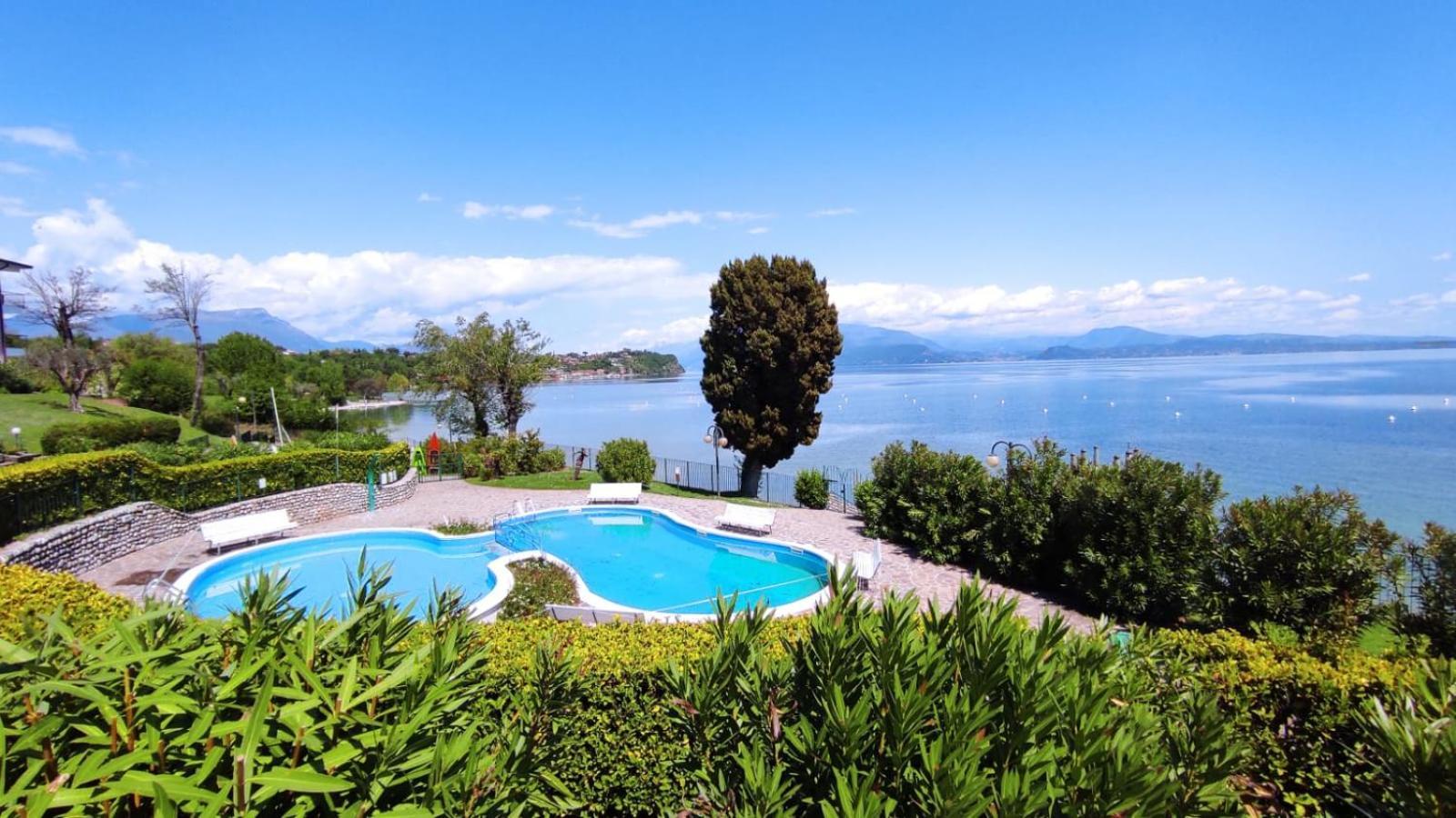 Front Lake Amazing View Manerba del Garda Esterno foto
