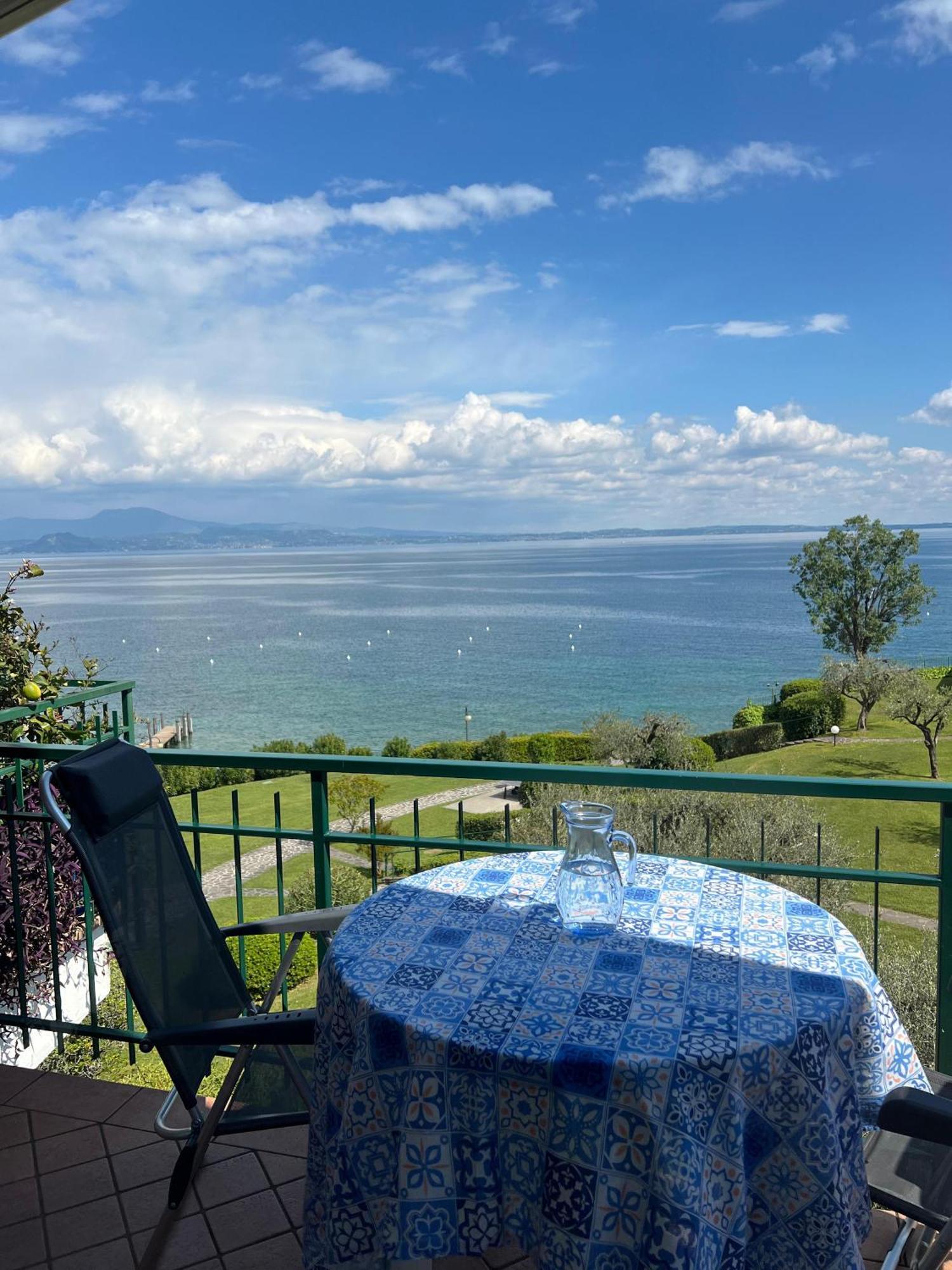 Front Lake Amazing View Manerba del Garda Esterno foto