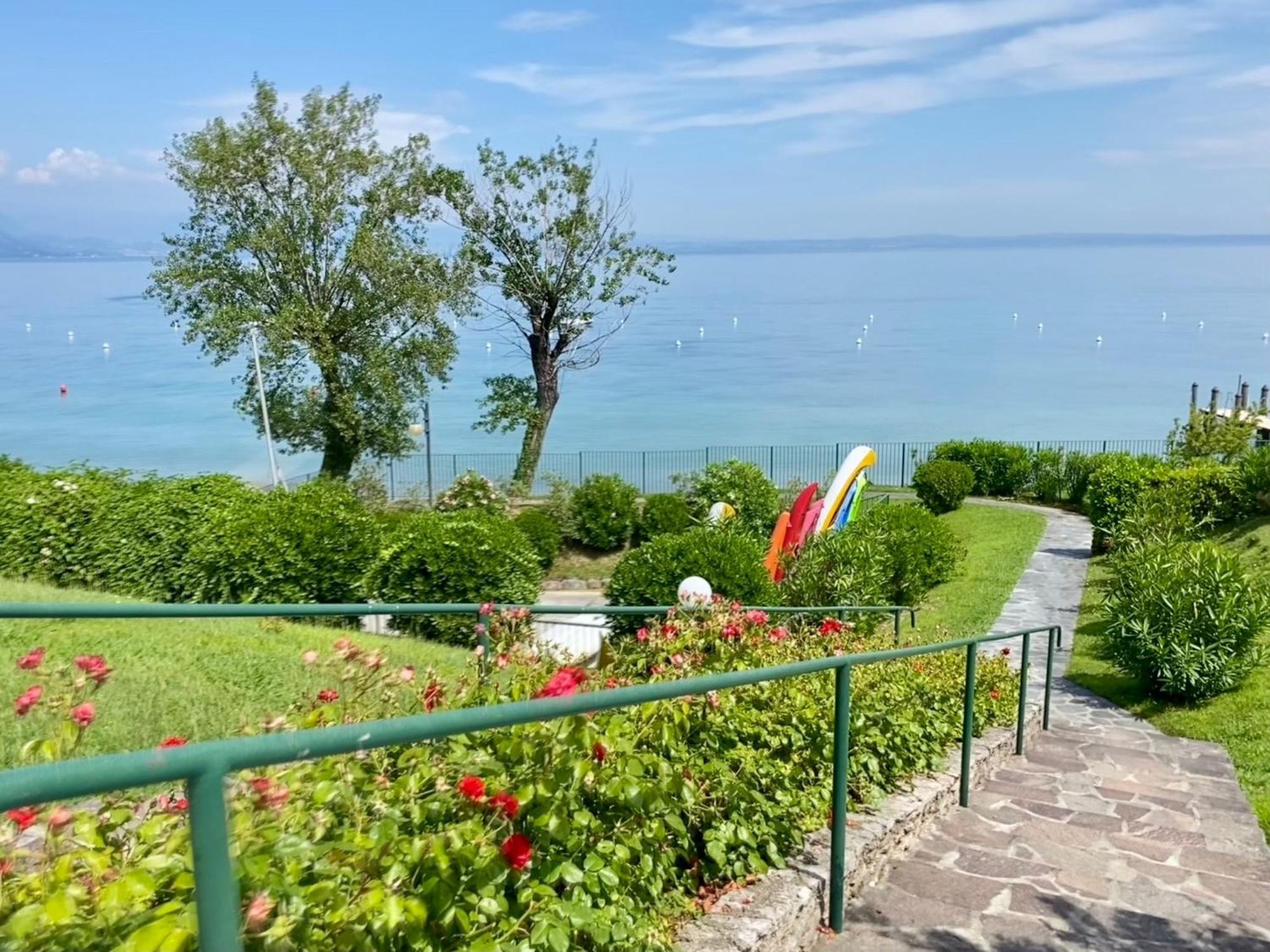 Front Lake Amazing View Manerba del Garda Esterno foto