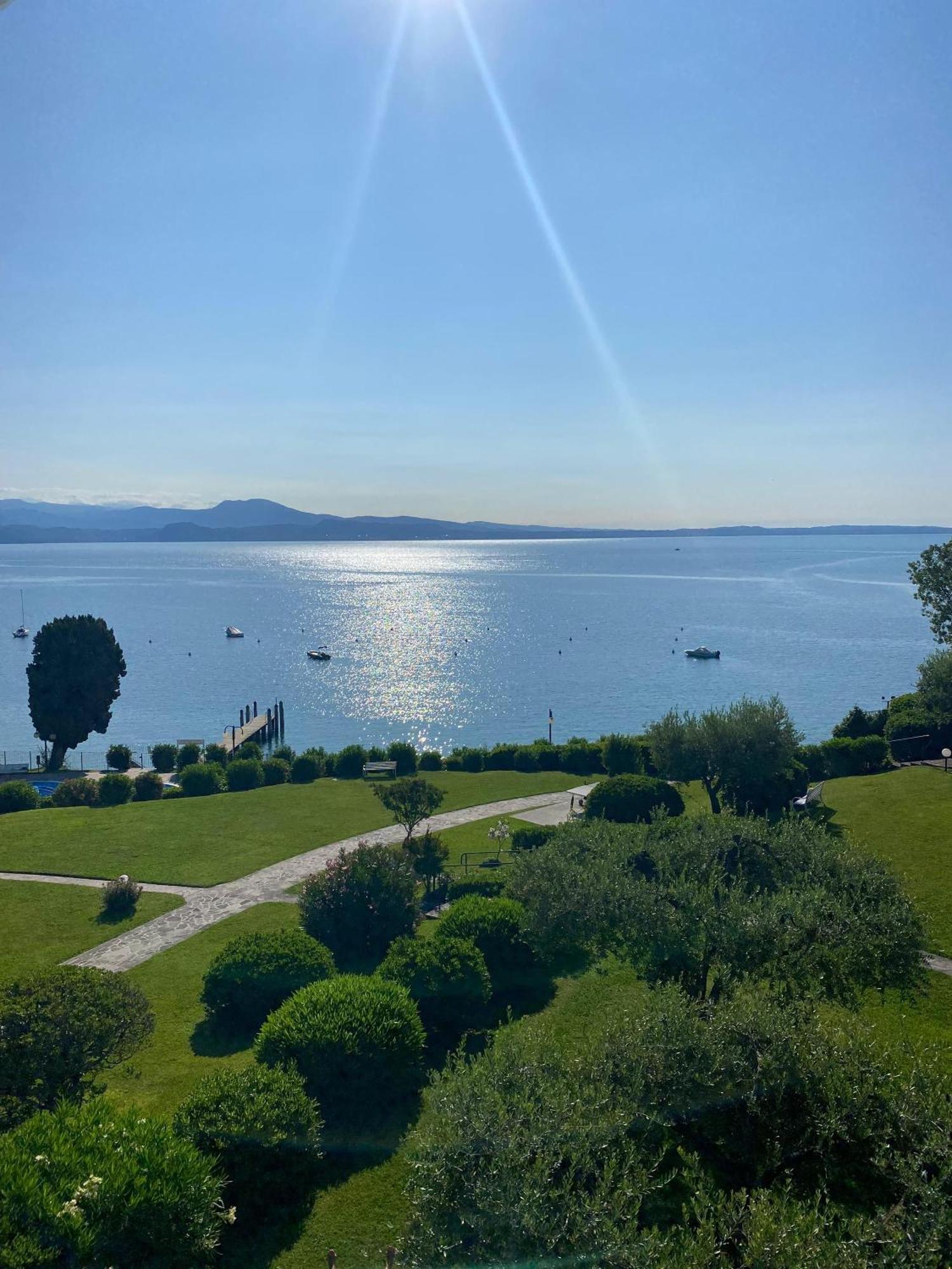 Front Lake Amazing View Manerba del Garda Esterno foto