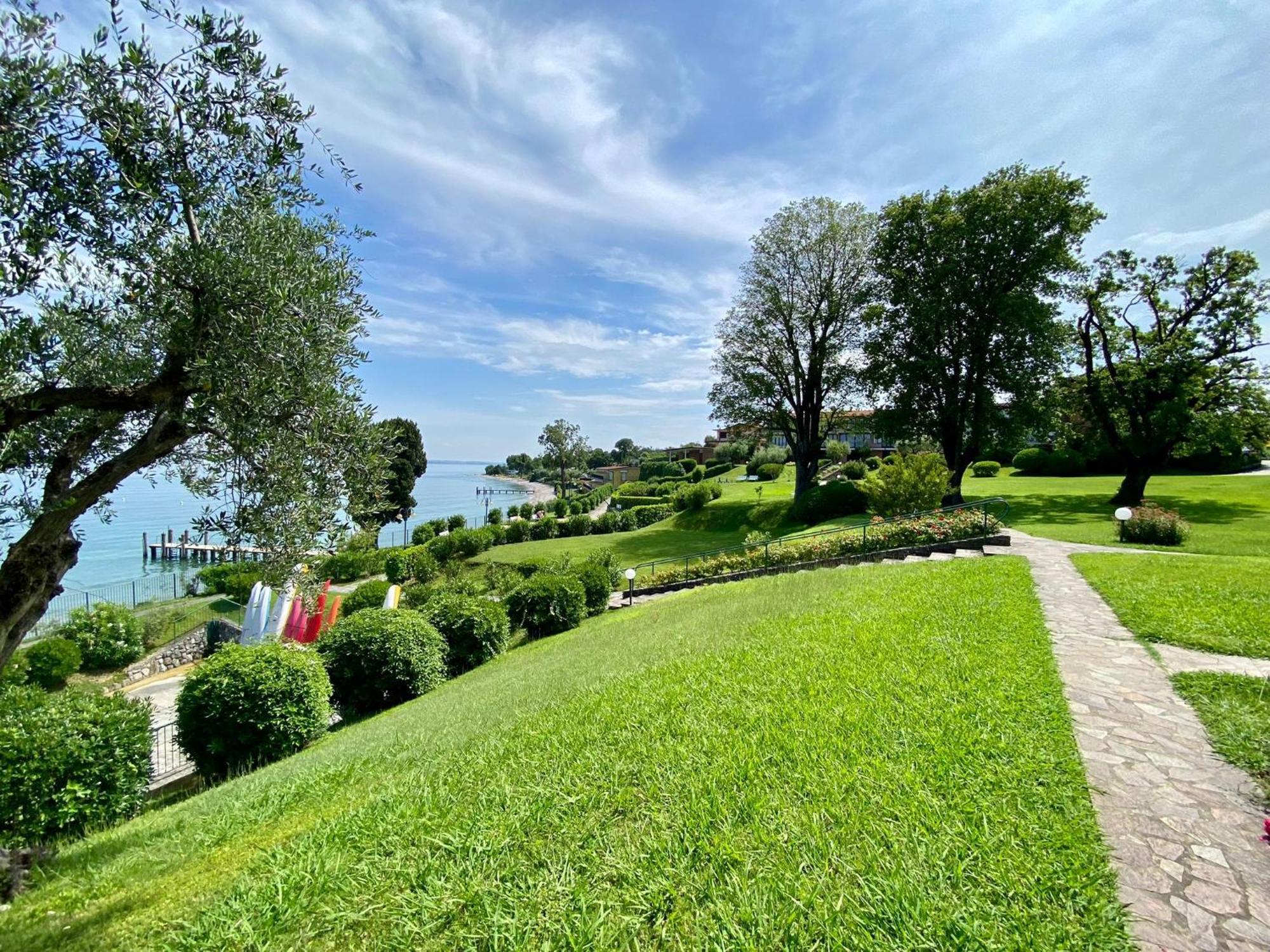 Front Lake Amazing View Manerba del Garda Esterno foto